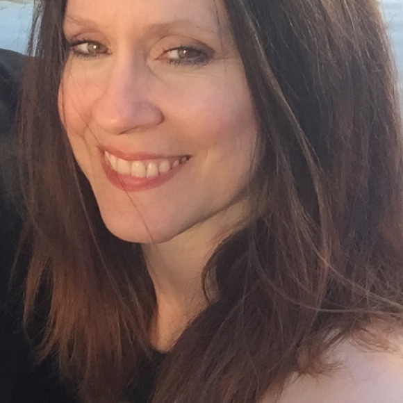 Meet your Posher, Jennifer - Picture 2 of 3